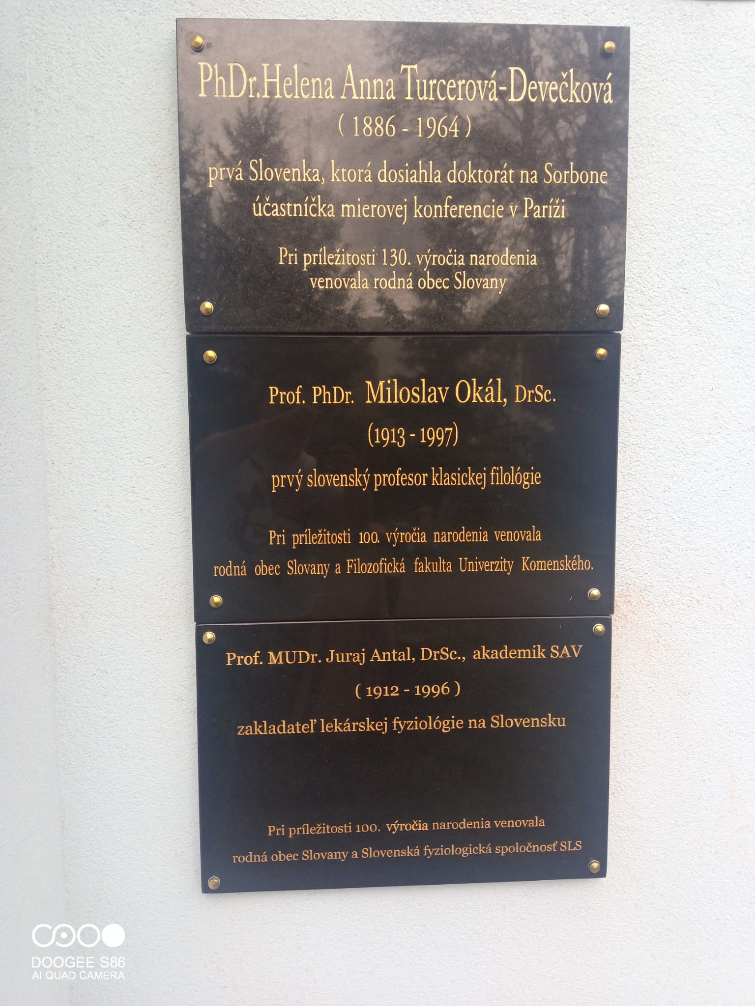 Pamätná tabuľa zo žuly
