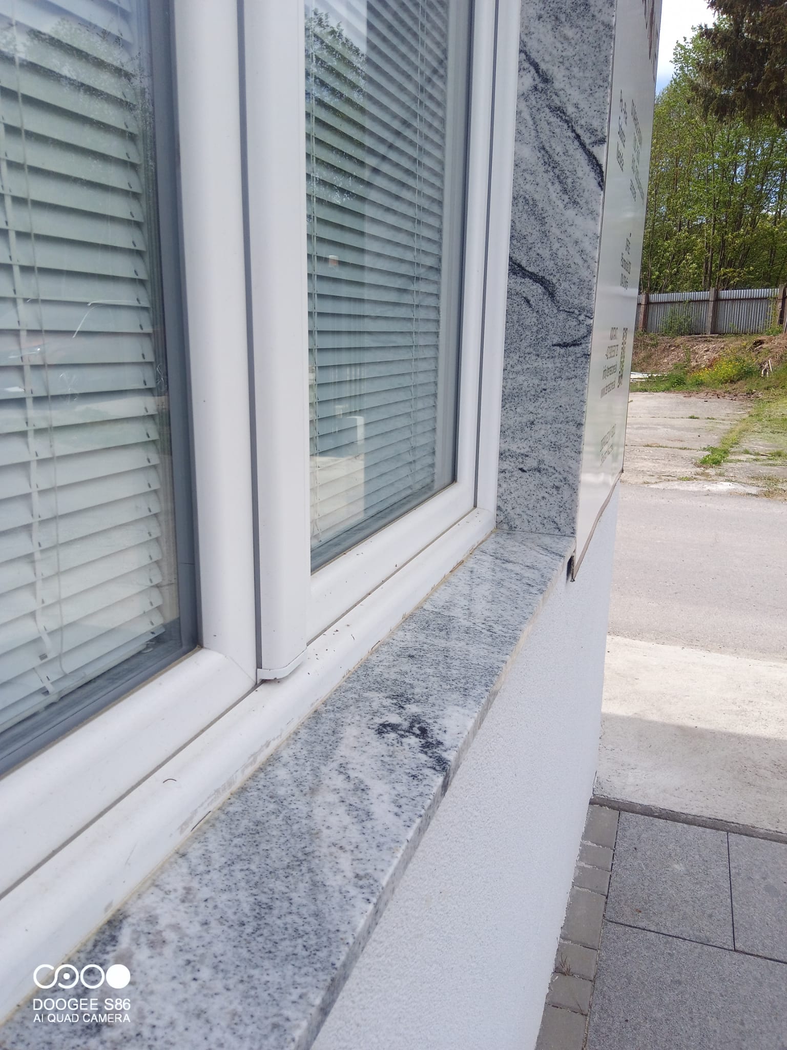 Žulový parapet exteriér